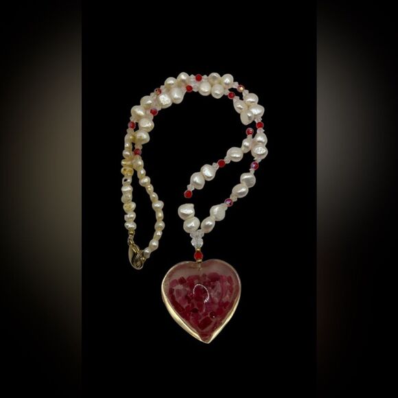Baroque Freshwater Pearl Bead Necklace with Crystals and Resin Heart Pendant - Picture 4 of 4